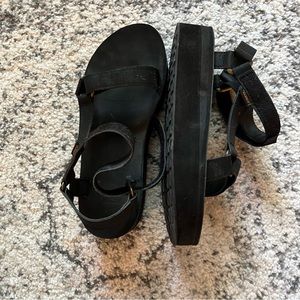 Teva Flatform Universal Leather